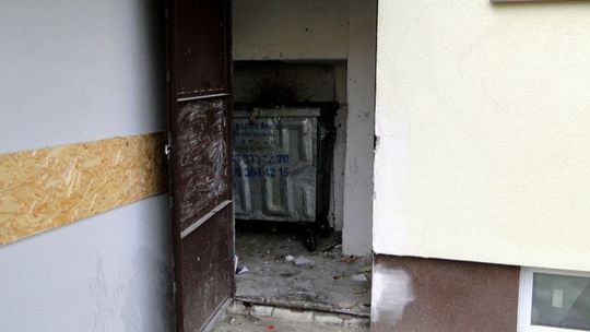 INTERWENCJE: Wiecznie otwarte zsypy na Ustroniu