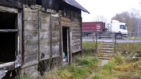 INTERWENCJE: Zapomniana rudera przy krajowej "siódemce"