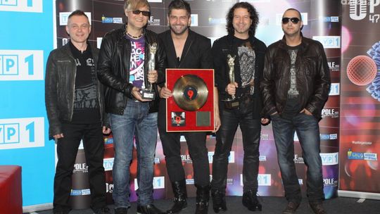 IRA otrzyma... czterometrową gitarę!