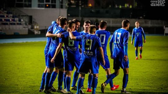 IV liga. Oskar jak Liverpool, Pilica wciąż liderem