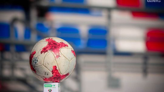 IV liga. Oskar po raz trzeci, dwójka na czele