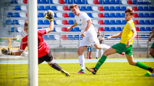 IV liga. Radomiak znów gromi, derby dla Oskara