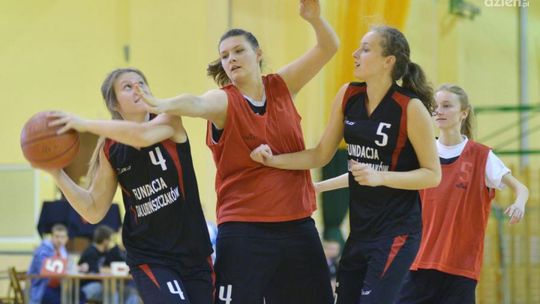 IV LO najlepsze w XI ROM w koszykówce dziewcząt