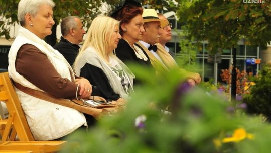 "Izabela piła z kryształów"