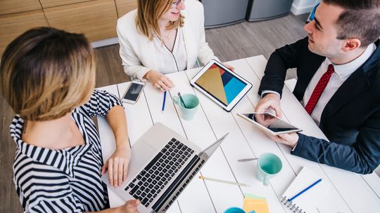 Jak badania rynkowe, świadomości marki i satysfakcji klienta zwiększają sprzedaż i lojalność klientów?