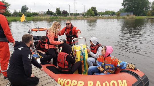 Jak bezpiecznie wypocząć nad wodą? Uczniowie z X LO już wiedzą!