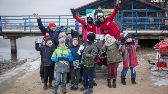 Jak być bezpiecznym w ferie? Lekcja dla uczniów nad zalewem na Borkach
