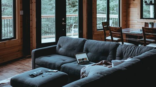 Jak dbać o kanapę narożną w stylu skandynawskim, aby służyła przez lata? Jak dbać o kanapę narożną w stylu skandynawskim, aby służyła przez lata?