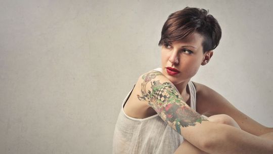 Jak dbać o świeży tatuaż?