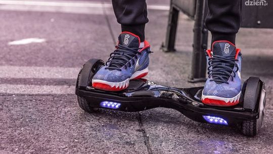 Jak działa elektryczna deskorolka i jak zacząć przygodę z jazdą?