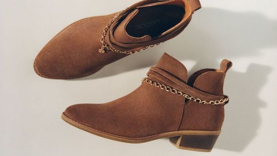 Jak nosić botki również latem? Doradzamy