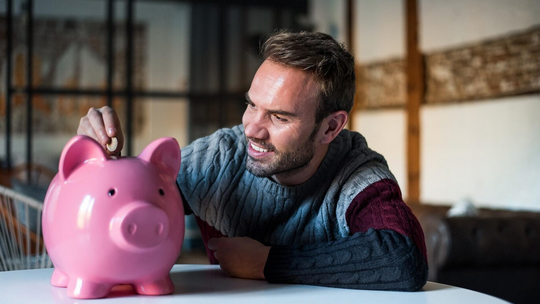 Jak odłożyć pieniądze na emeryturę? Poznaj najlepsze sposoby