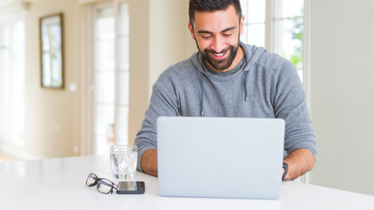 Jak rozliczać podatki za pracę za granicami Polski?