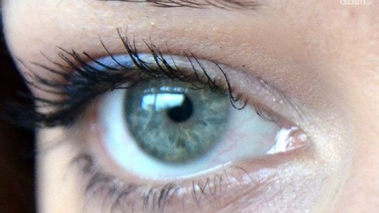 Jak sie pozbyć kurzych łapek?