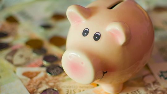 Jak skutecznie zaoszczędzić pieniądze? Kilka sprawdzonych porad