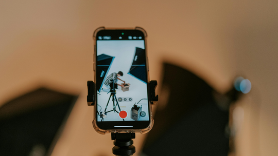 Jak stworzyć spójną strategię wideo dla firmy i wykorzystać ją w marketingu?