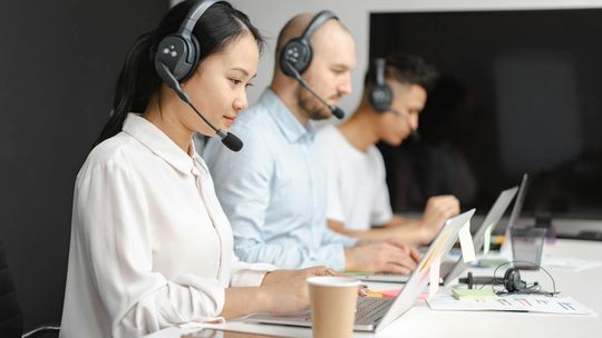 Jak voiceboty rewolucjonizują standardy obsługi klienta w e-commerce?