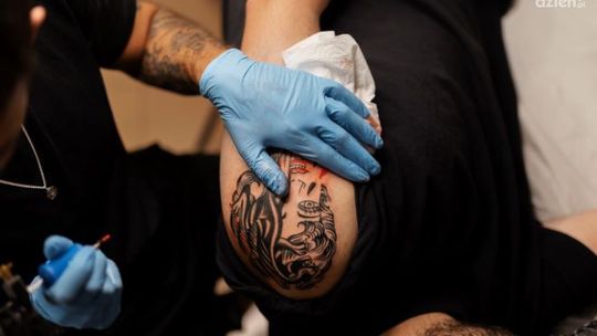 Jak wybrać idealne masło do pielęgnacji tatuażu? Oto, na co zwrócić uwagę