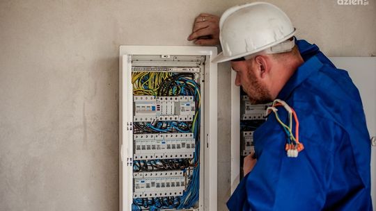 Jak wybrać idealnego elektryka, który zajmie się Twoją instalacją, czy awarią? 1 porada