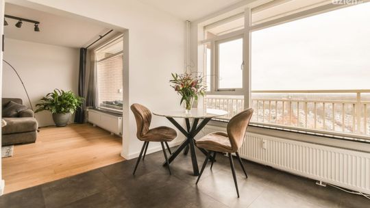 Jak wybrać praktyczne i wygodne krzesła? Poznaj 2 najważniejsze zasady!