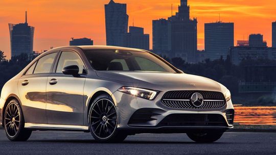 Jak wybrać wypożyczalnię samochodów? Praktyczne porady