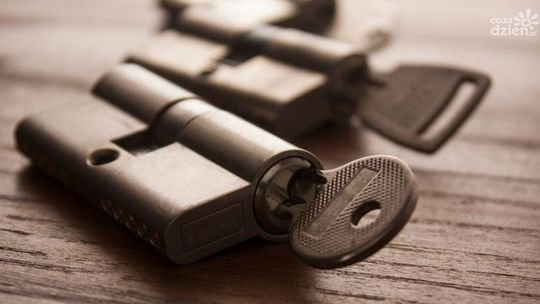 Jak wymienić wkładkę w zamku?