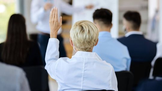 Jak znaleźć najlepsze sale szkoleniowe w Warszawie? Postaw na Konferencje.pl!