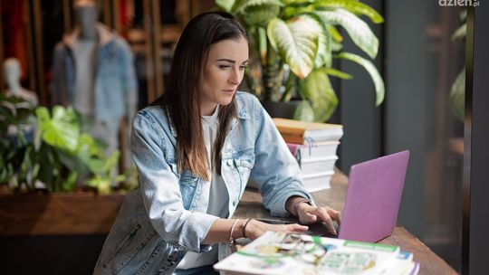Jak znaleźć pracę za granicą bez znajomości lokalnego języka?