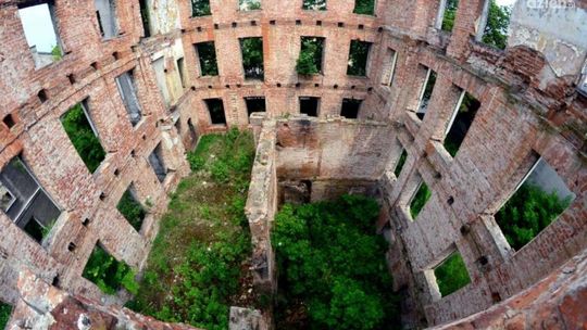 Jaka piękna ruina! A miała być szkoła tańca