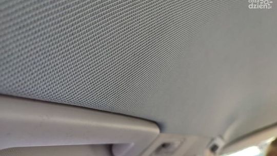 Jaki materiał na podsufitkę samochodową wybrać?