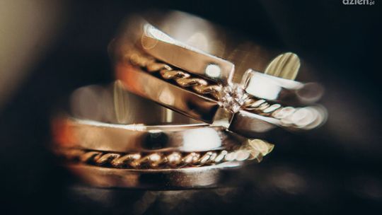 Jakie obrączki ślubne oferuje na co dzień jubiler Łodzińscy?