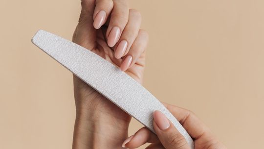 Jakie rzeczy do paznokci warto mieć w domu? Poradnik dla początkujących