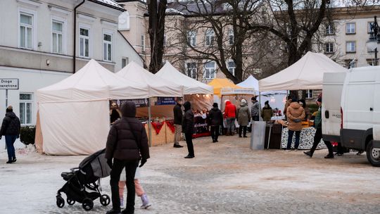 Noworoczna atmosfera na Placu Corazziego. Jarmark pełen smaków i atrakcji Noworoczna atmosfera na Placu Corazziego. Jarmark pełen smaków i atrakcji