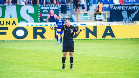 Jarosław Przybył poprowadzi sobotni mecz Radomiaka Radom z liderem z Poznania