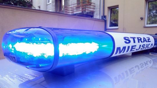 Jechał pijany i uderzył w latarnię na ulicy Malczewskiego