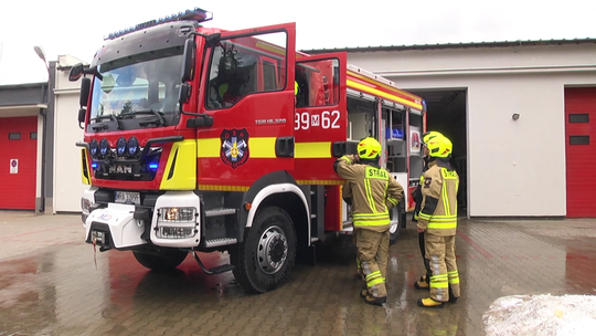 Jedlnia-Letnisko. Druhowie z OSP z nowym wozem