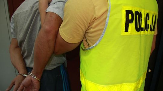 JEDLNIA LETNISKO: Okradali komórki na podwórkach