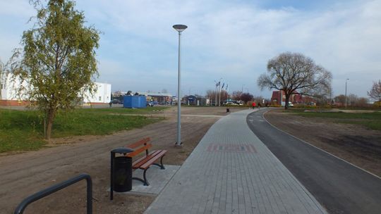 Jest deptak, wokół będzie park