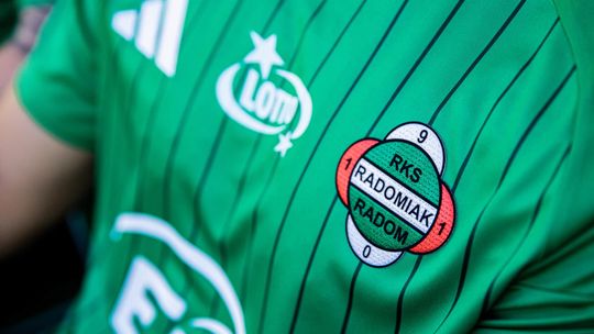 Gołąb i powrót do klasyki. Radomiak pokazał nowy domowy komplet