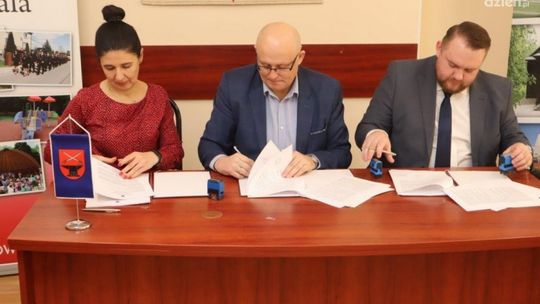 Jest umowa na termomodernizację budynków w gminie Kowala