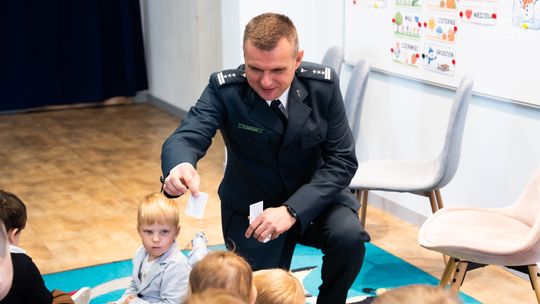 "Jeżyki" dostały pieski od... "krokodylków". Tak zainaugurowano ważną akcję