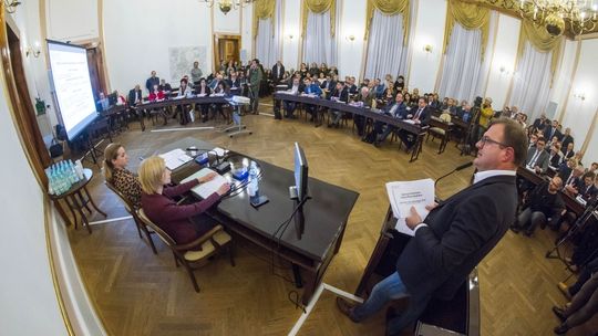 Kamienica Deskurów i RCS tematem sesji (transmisja)