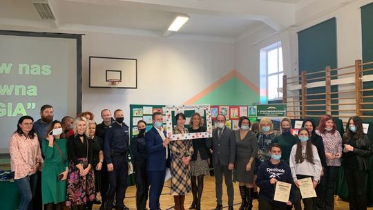 Karma dla psów za łańcuch świąteczny 