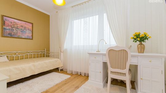 Karnisz ścienny: wady i zalety