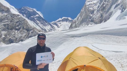 Karol Adamski prosto ze zbocza Mount Everestu!