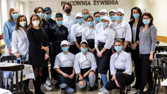 Karol Okrasa gotował z uczniami 