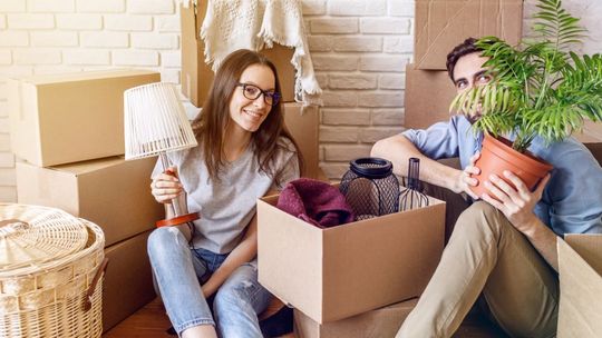 Kartony do przeprowadzki - rodzaje, zastosowanie i sposób pakowania