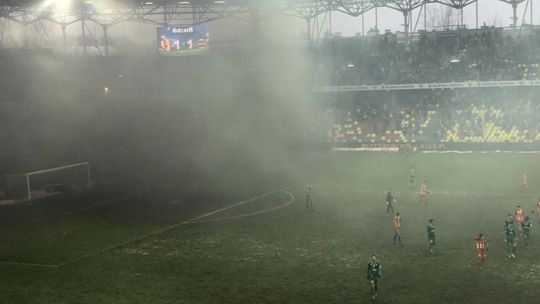 Kibice zawinili, kluby zapłacą. Jest decyzja Komisji Ligi po meczu Korony z Radomiakiem!