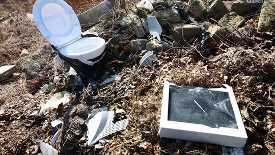 Kiedy zostanie sprzątnięty gruz po starej szkole w Jedlni - Letnisko?