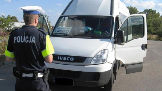 Kierowca busa przewoził  13 osób za dużo!